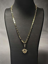 Pusula model ortası kalpli kolye